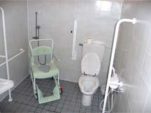 Bagni in camera dotati di ausili per disabili