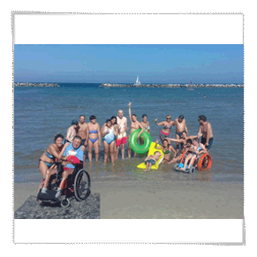 Foto di gruppo in mare a Villa Marina