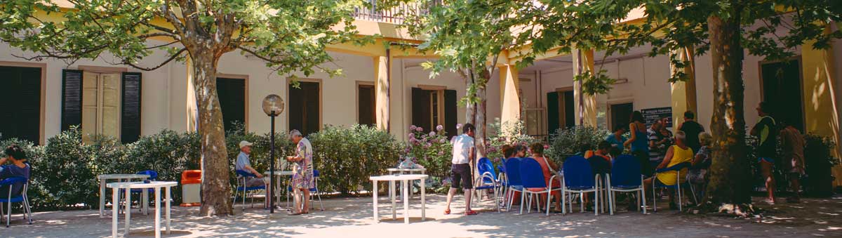 Giardino corte interna di Villa Marina ombreggiato e riservato agli ospiti